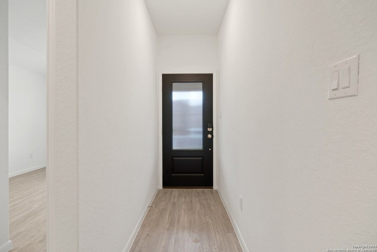 9105 Navarro Vis - Photo 5 of 28