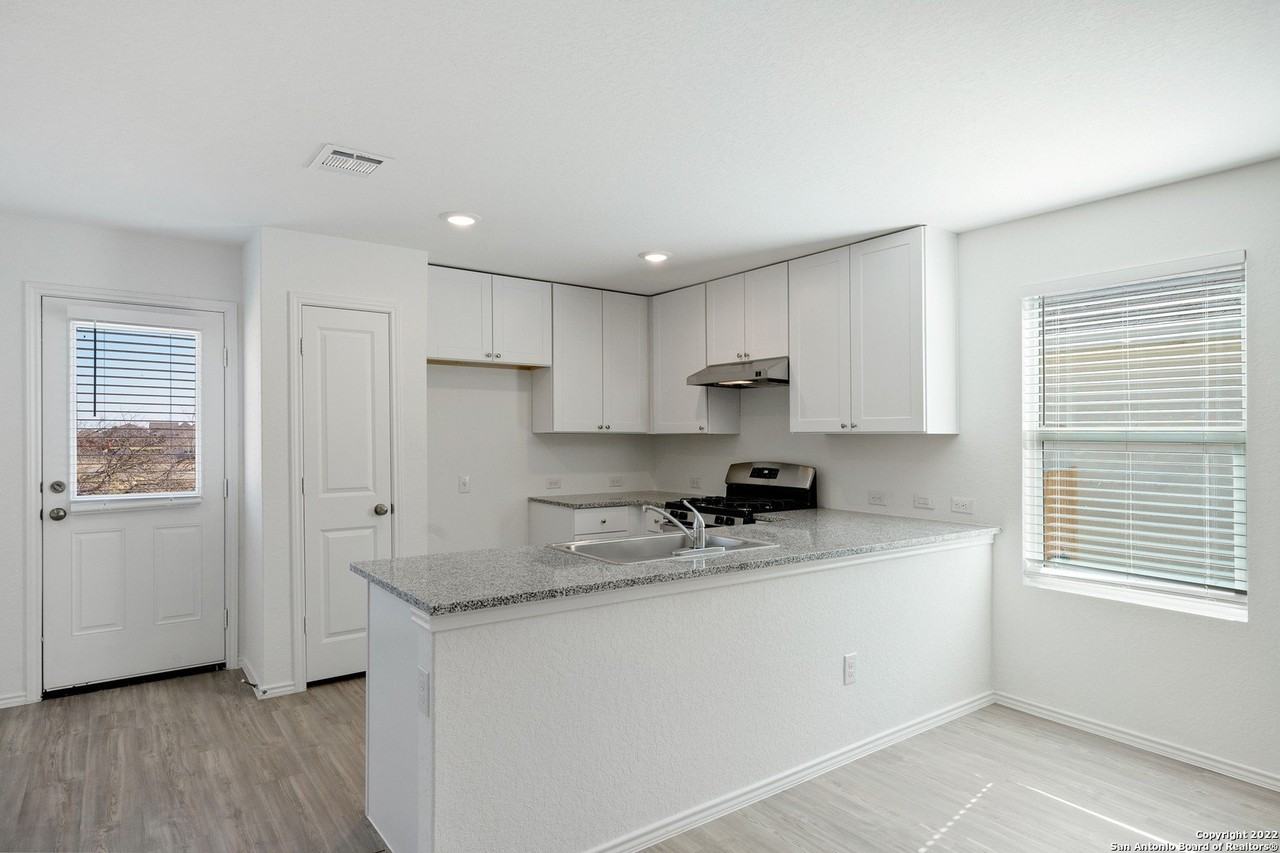 5510 Basil Chase - Photo 5 of 31