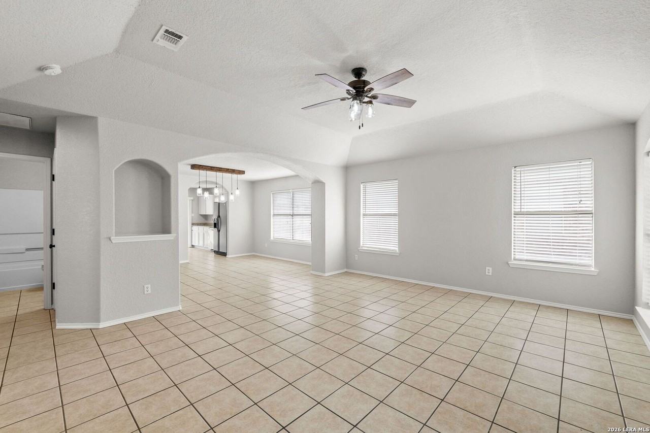 6726 Raintree Path - Photo 4 of 22