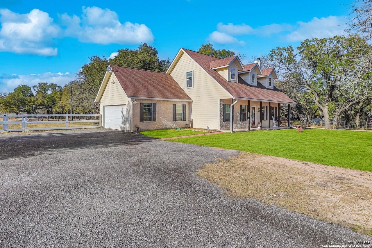 1561 County Road 320 - Photo 2 of 15