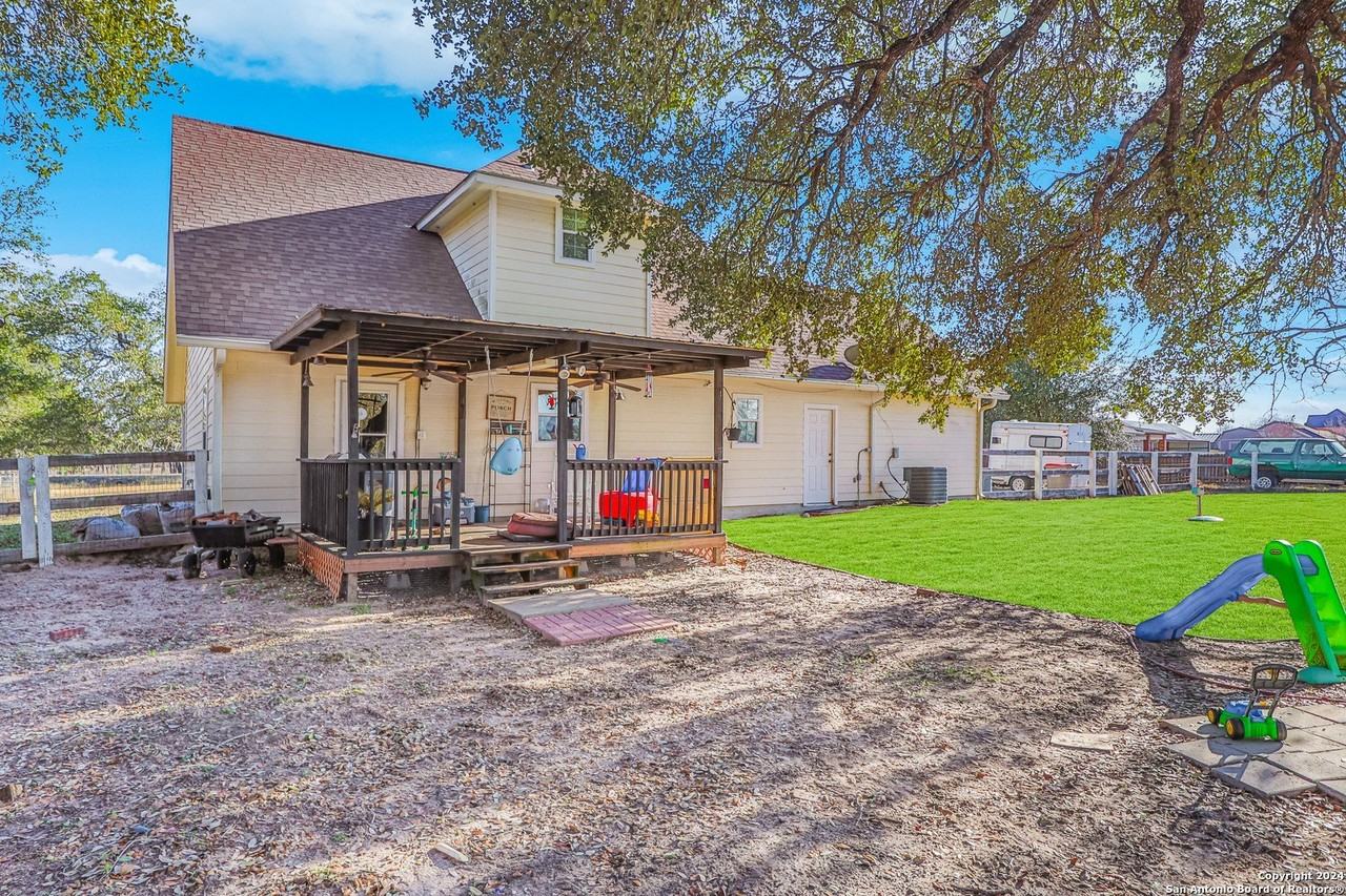 1561 County Road 320 - Photo 5 of 15