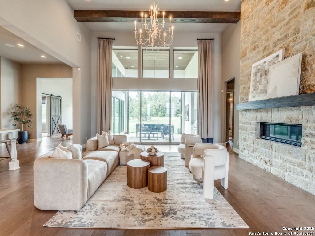 1410 Burgundy - Photo 5 of 45
