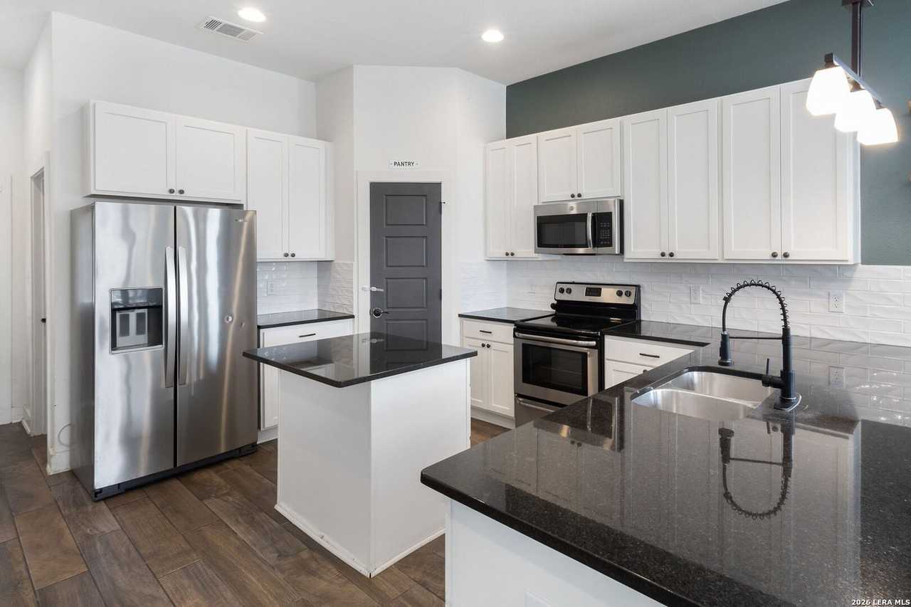 534 Rigsby Ave - Photo 4 of 18