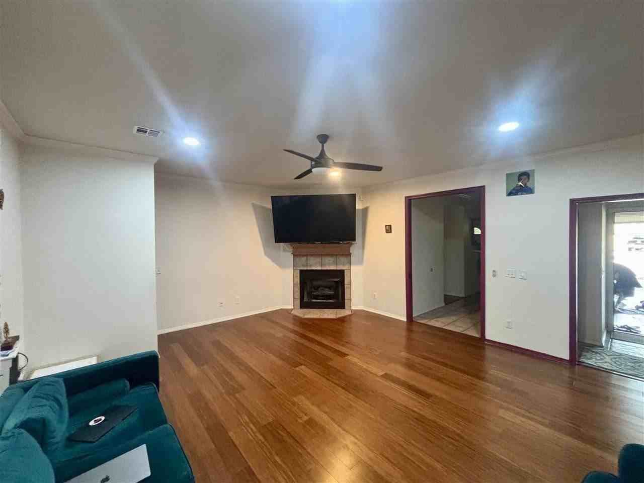 2110 S 22nd Ct - Photo 5 of 24