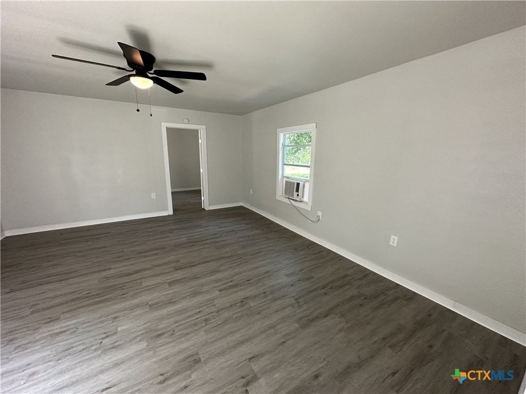 622 Scarbrough St - Photo 2 of 11