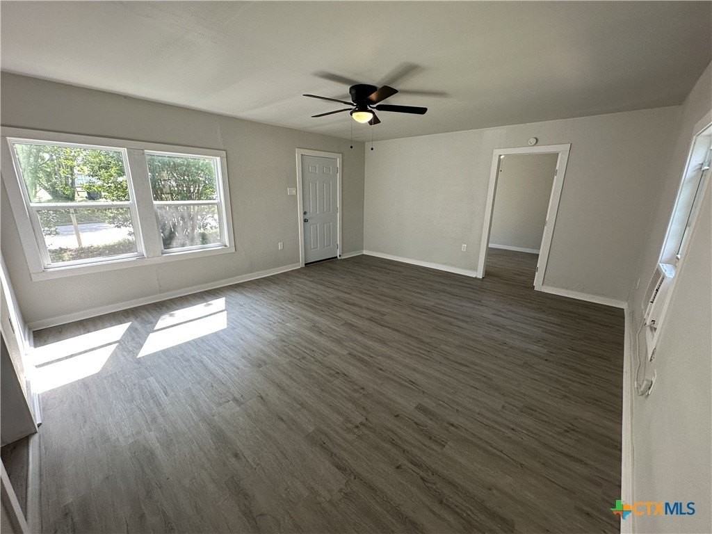 622 Scarbrough St - Photo 3 of 11