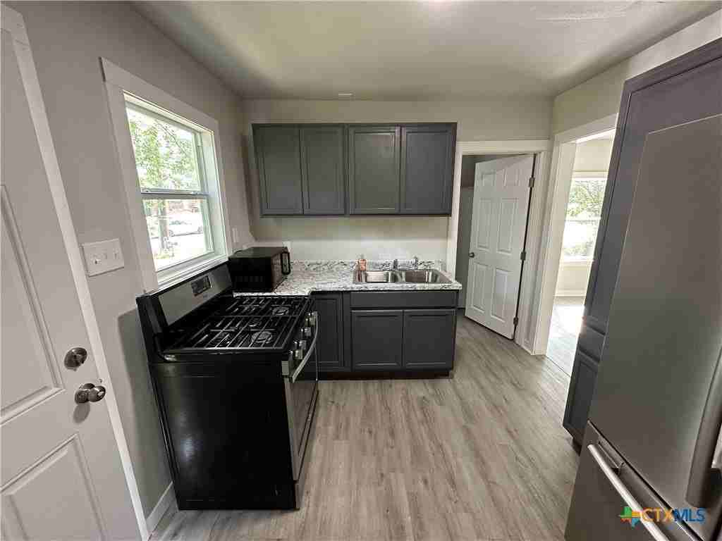 622 Scarbrough St - Photo 4 of 11