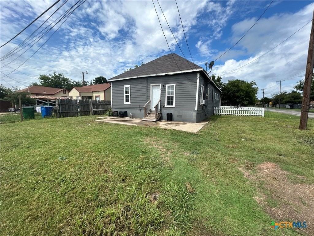 400 Symes St #A - Photo 2 of 20