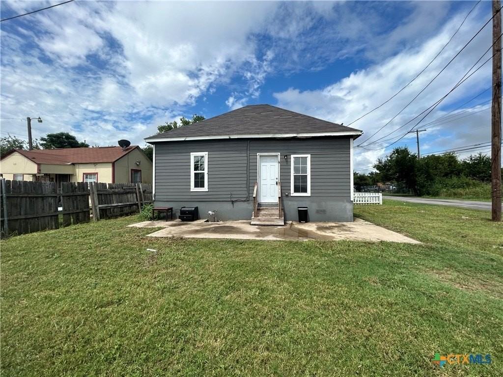 400 Symes St #A - Photo 4 of 20