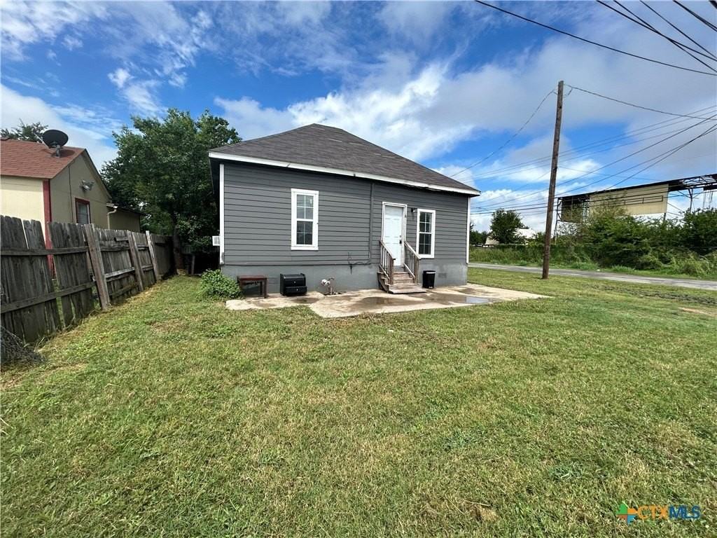 400 Symes St #A - Photo 5 of 20