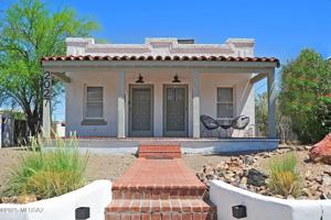 featured image of 2027 E Hawthorne St