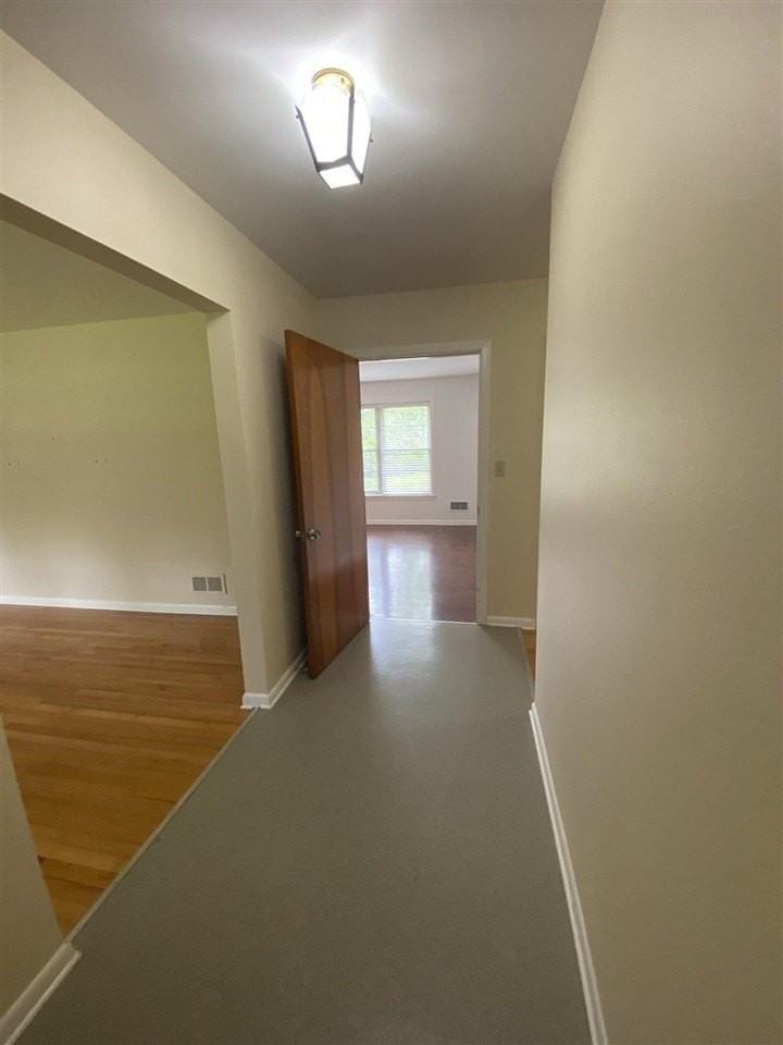 1006 Ivanhoe Rd - Photo 2 of 36