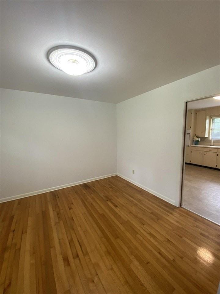 1006 Ivanhoe Rd - Photo 7 of 36