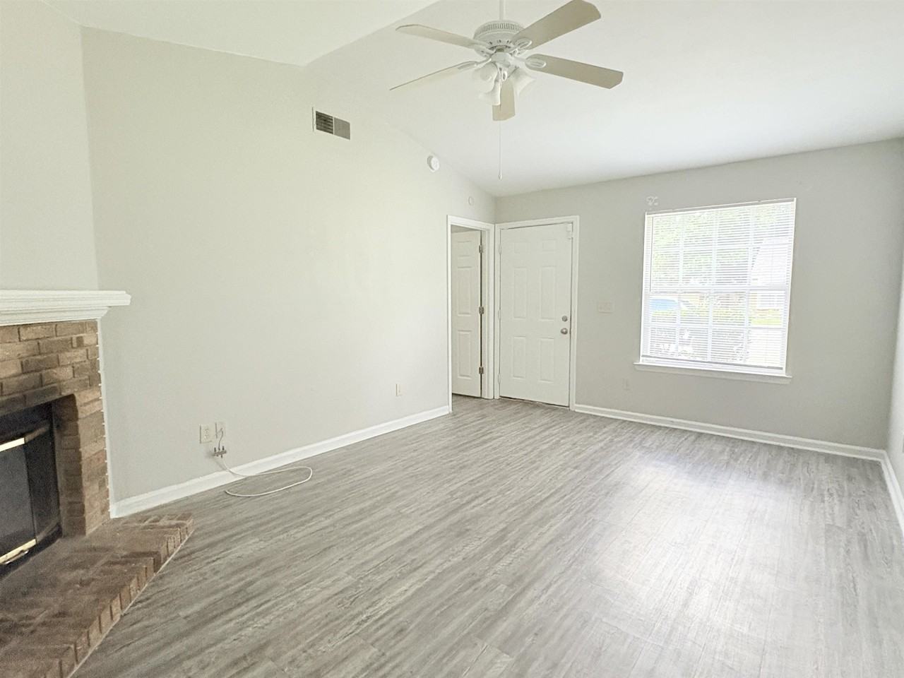 3910 Gaffney Loop - Photo 4 of 19
