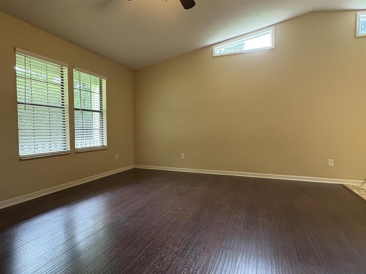 733 Livingston Ct - Photo 3 of 14