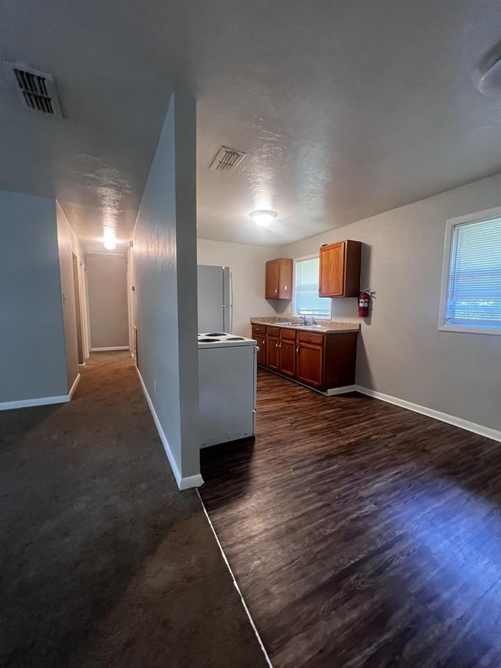 3515 Falcon Dr - Photo 4 of 21