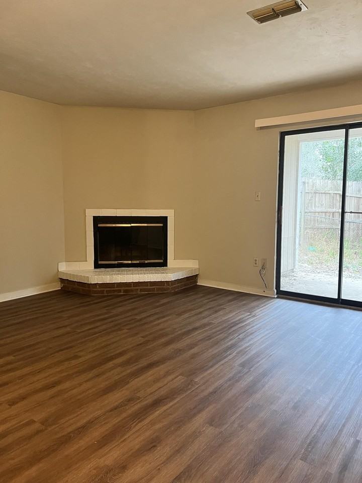 1850 Sylvan Ct - Photo 4 of 12