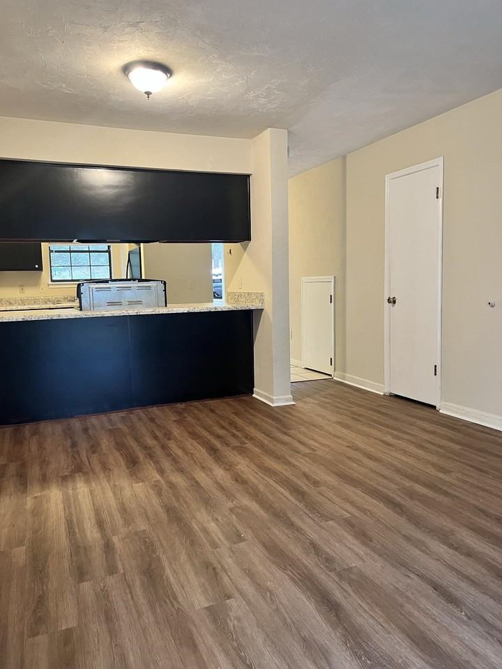 1850 Sylvan Ct - Photo 5 of 12
