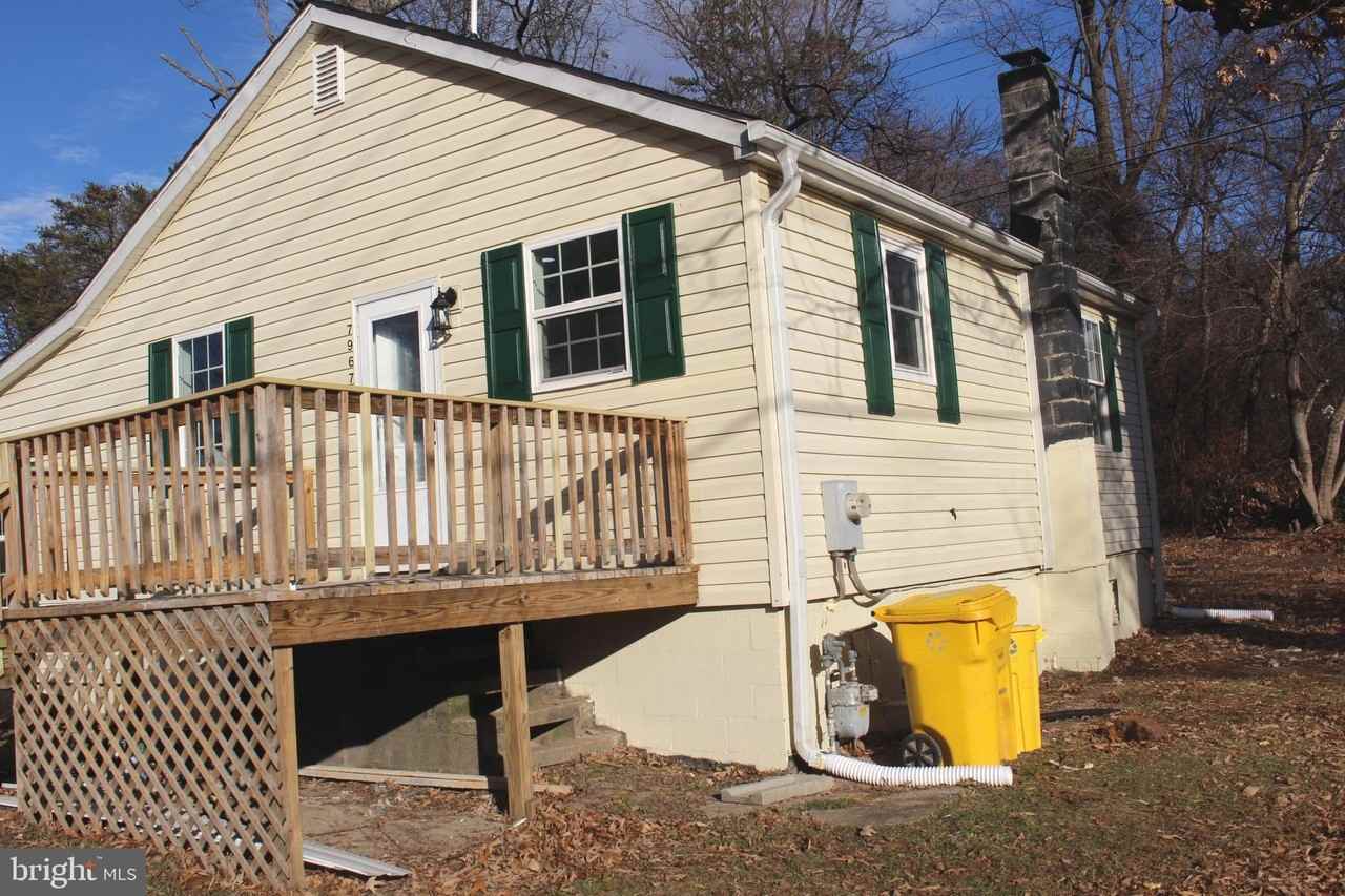 7967 Foster Ave - Photo 3 of 42