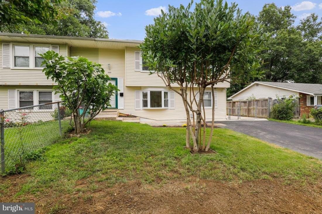 1322 Farrara Dr - Photo 2 of 38