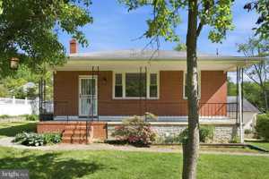 featured image of 2301 Bayside Dr