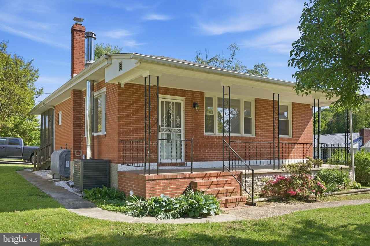 2301 Bayside Dr - Photo 2 of 35