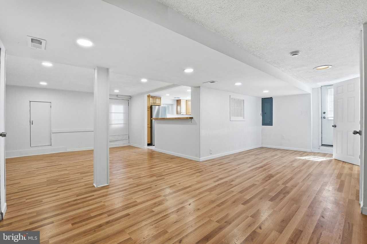 2301 Bayside Dr - Photo 6 of 35
