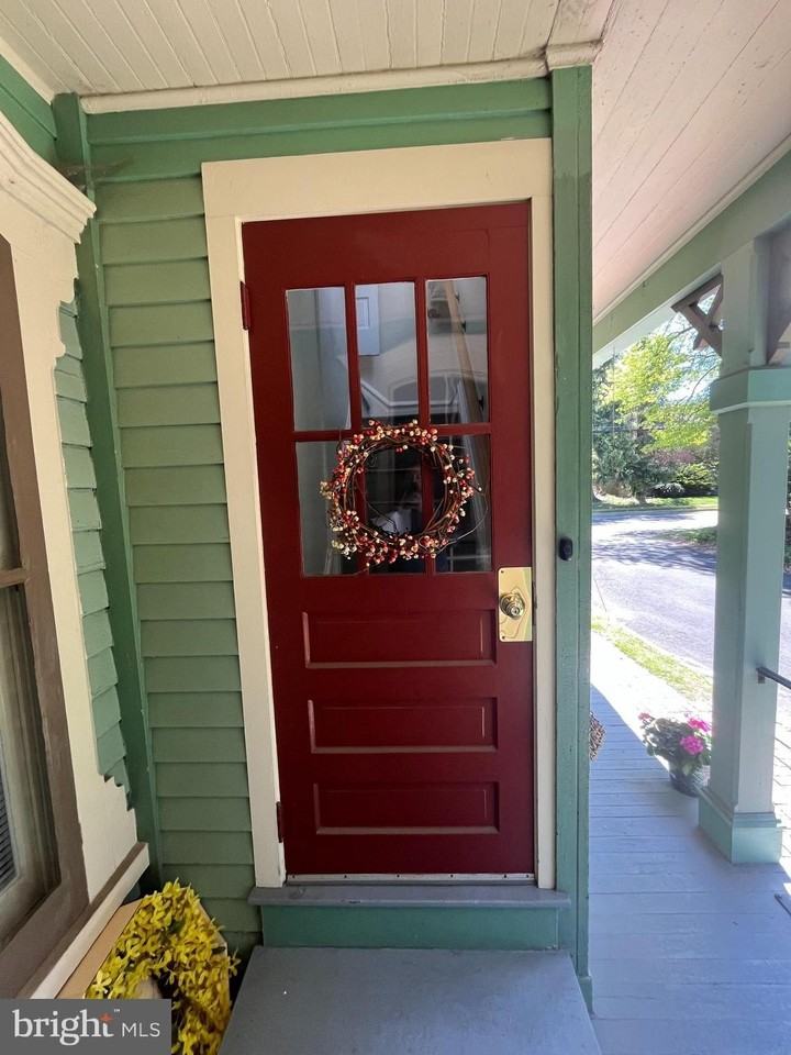 241 W Maple Ave - Photo 2 of 10