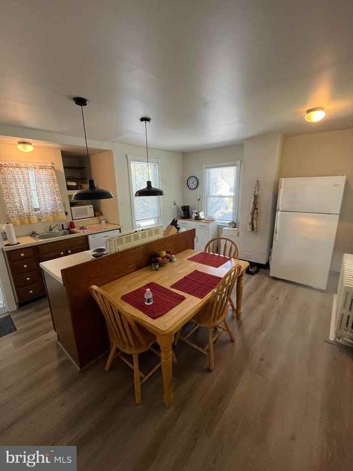 241 W Maple Ave - Photo 3 of 10