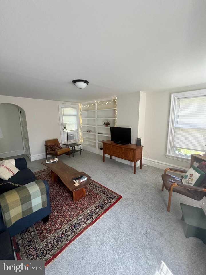 241 W Maple Ave - Photo 5 of 10