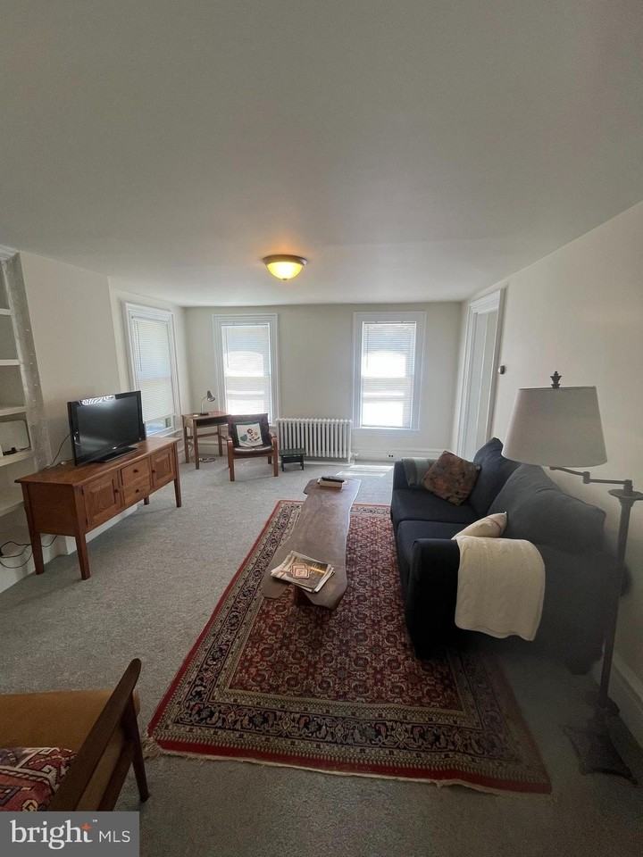 241 W Maple Ave - Photo 6 of 10