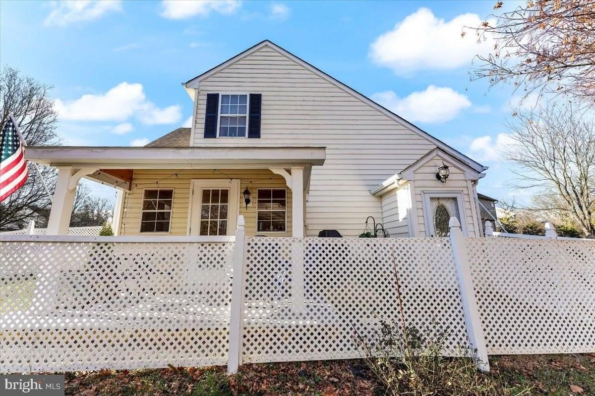 43 N Hawthorne Rd #LL - Photo 2 of 27