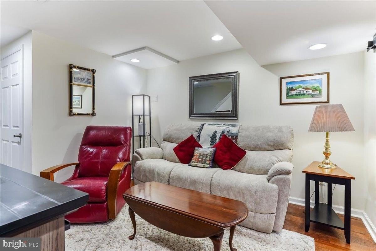 43 N Hawthorne Rd #LL - Photo 3 of 27
