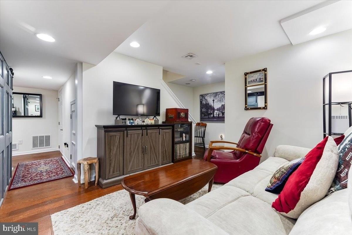 43 N Hawthorne Rd #LL - Photo 4 of 27