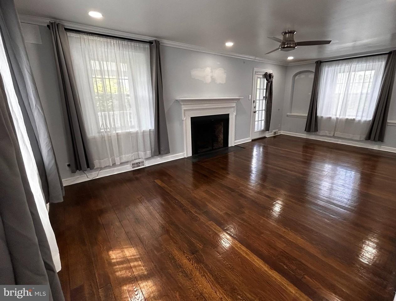 56 N New Ardmore Ave - Photo 3 of 14