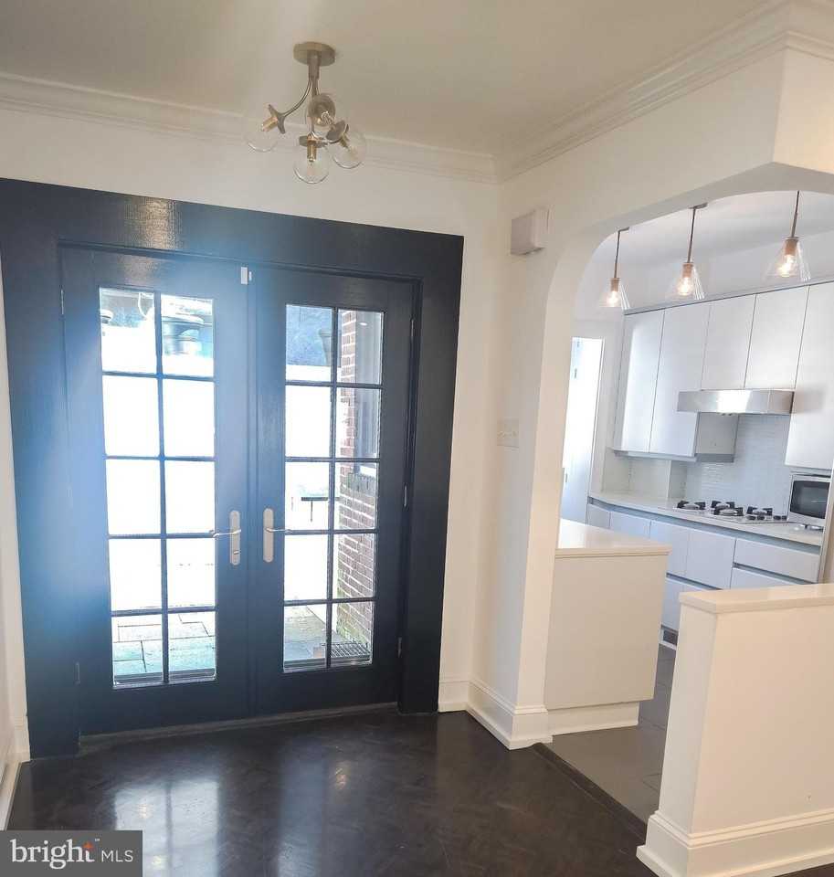 1915 Panama St - Photo 4 of 36
