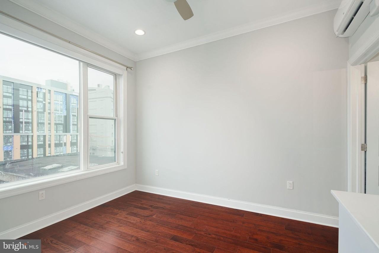 901 N Front St #8 - Photo 5 of 12