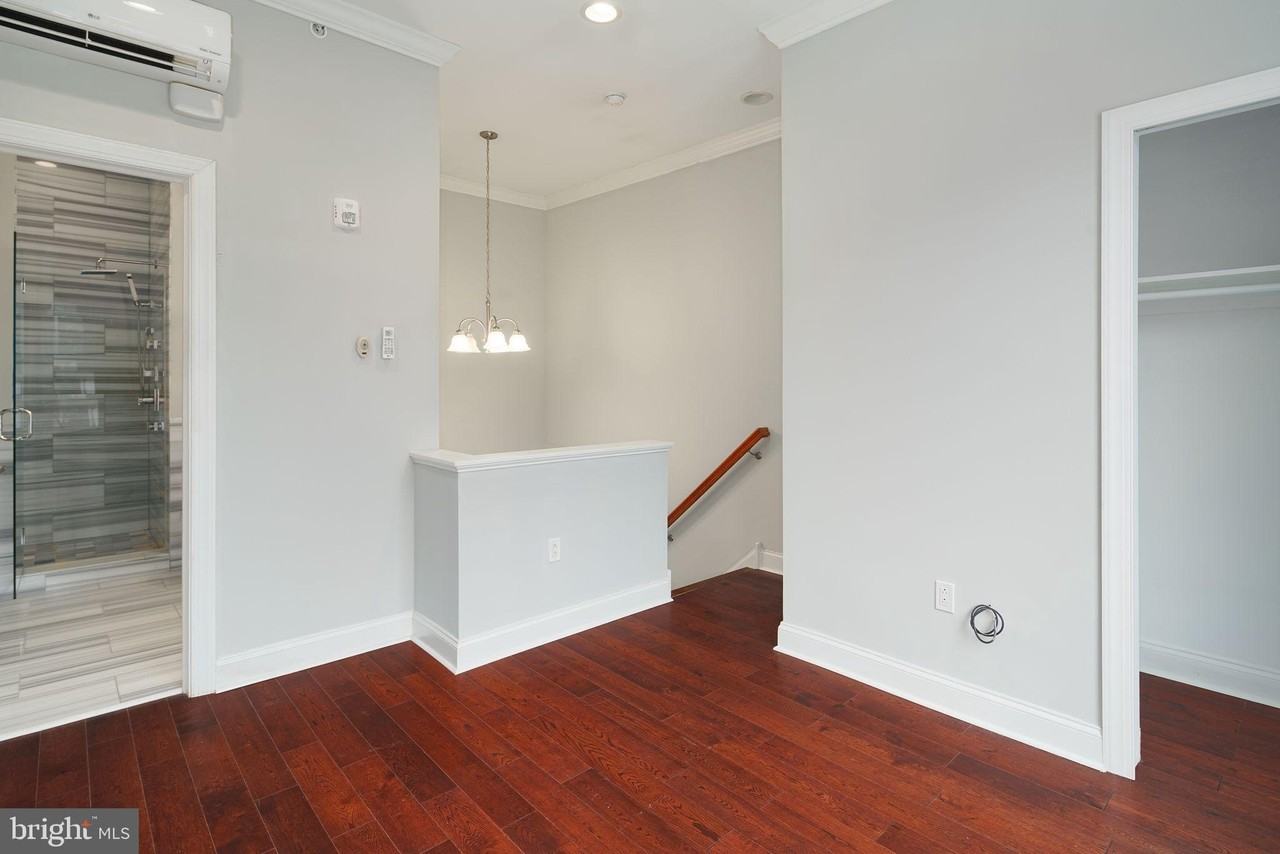 901 N Front St #8 - Photo 6 of 12