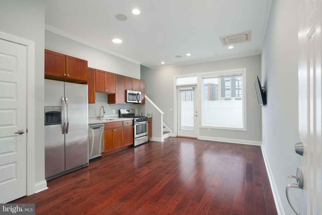 901 N Front St #8 - Photo 7 of 12