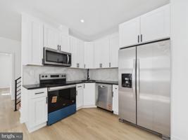 featured image of 3205 Summer St