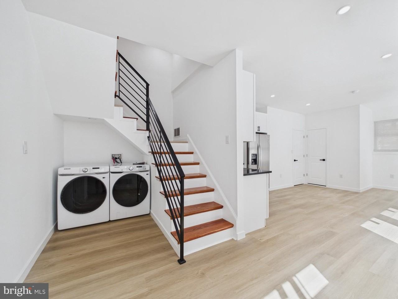 3205 Summer St - Photo 2 of 24