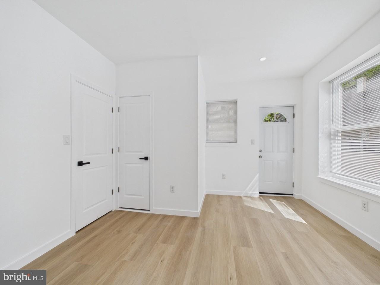 3205 Summer St - Photo 3 of 24