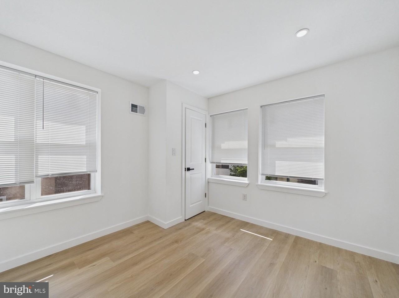 3205 Summer St - Photo 7 of 24