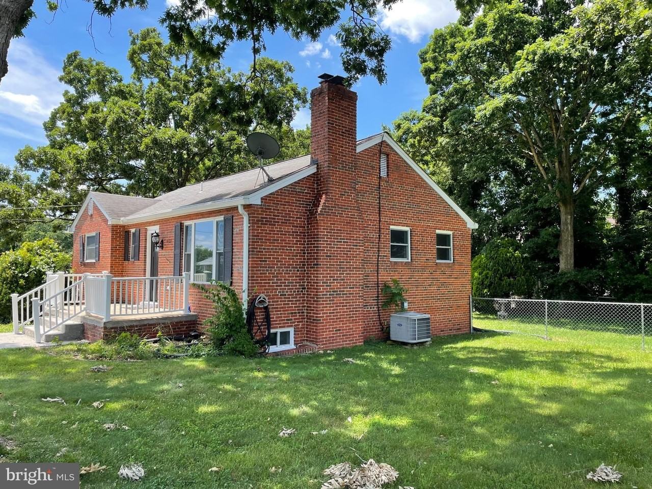 5922 Pratt St - Photo 2 of 19