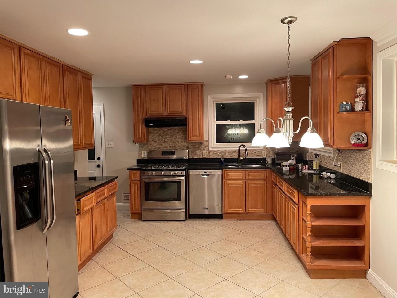 5922 Pratt St - Photo 4 of 19
