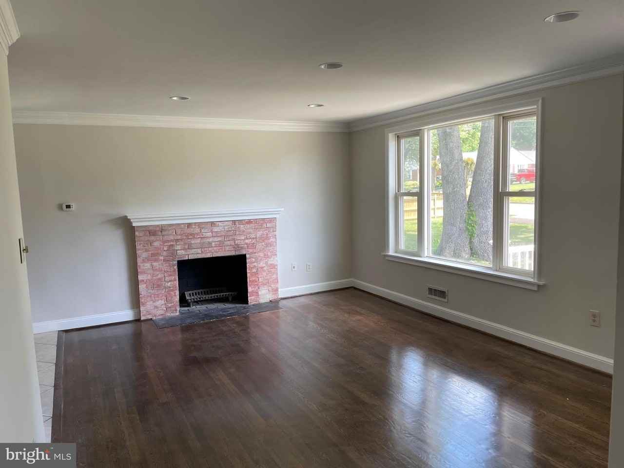 5922 Pratt St - Photo 5 of 19