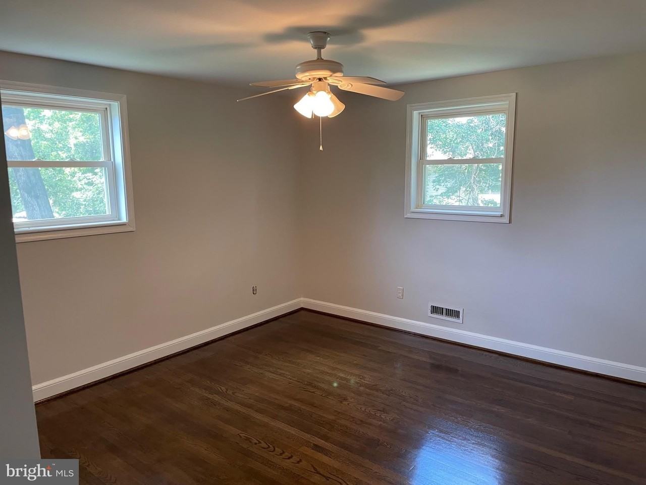 5922 Pratt St - Photo 7 of 19