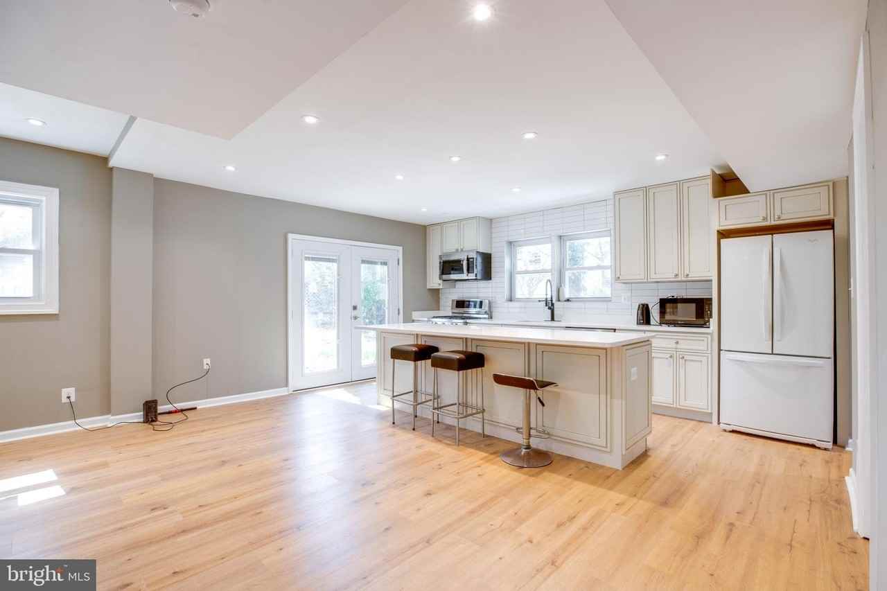3923 Forest Grove Dr - Photo 5 of 46