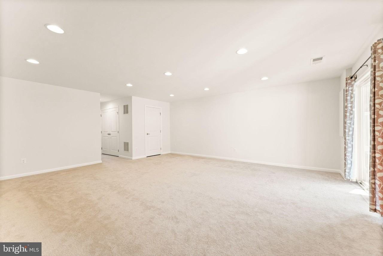41715 Mcmonagle Sq - Photo 6 of 43