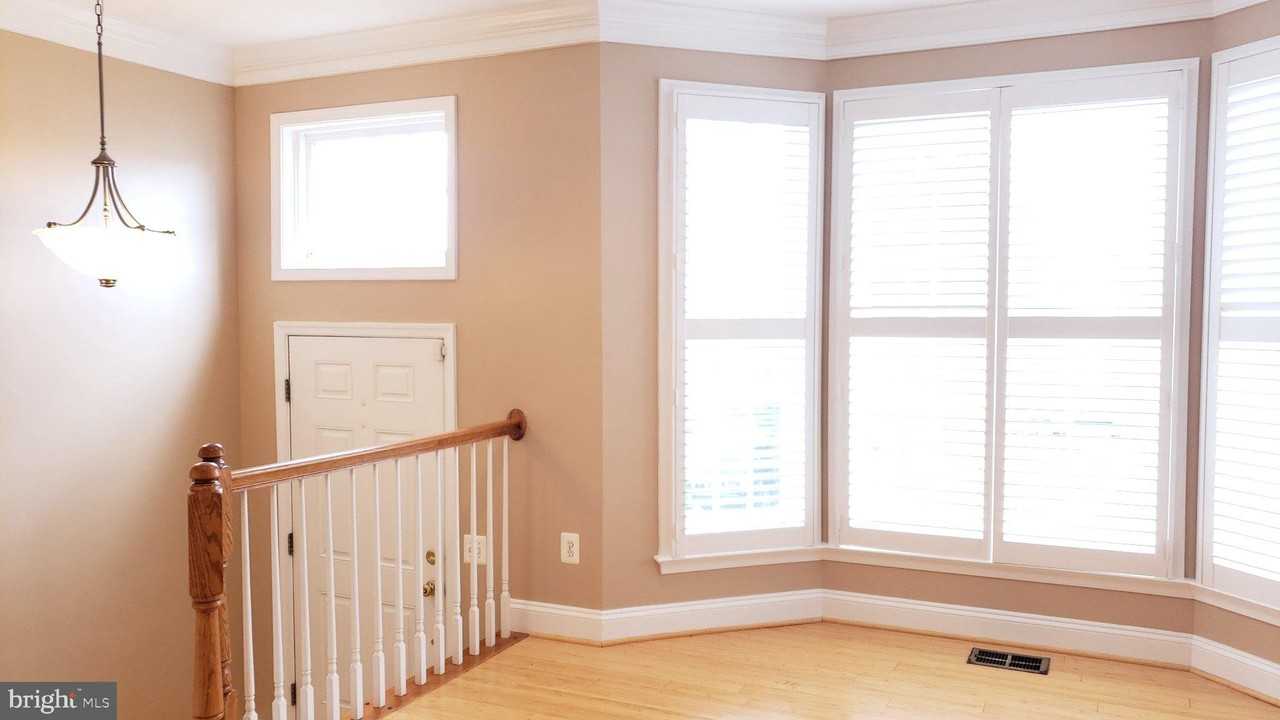 18441 Sierra Springs Sq - Photo 2 of 28